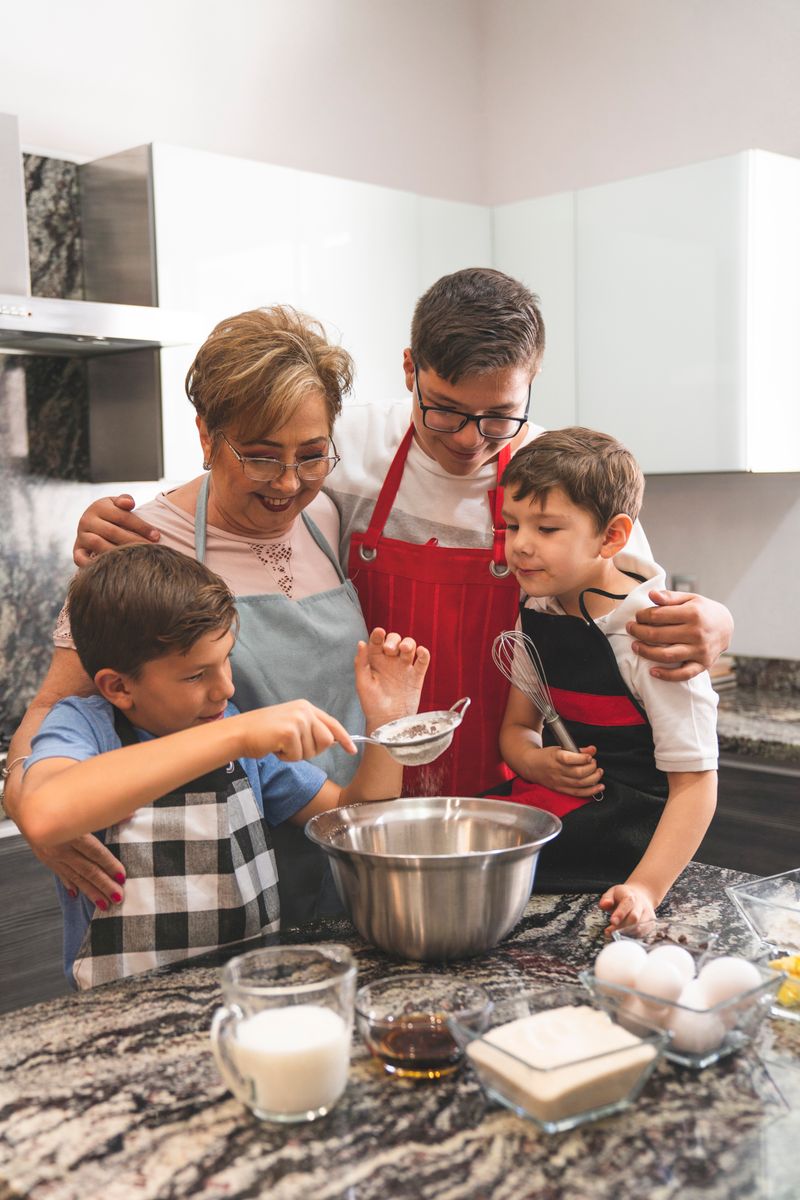 共働き家庭の平日乗り切り術. 子どもの成長に合わせて、買い物リストに取り入れるとよい食材や栄養のポイントを解説します。